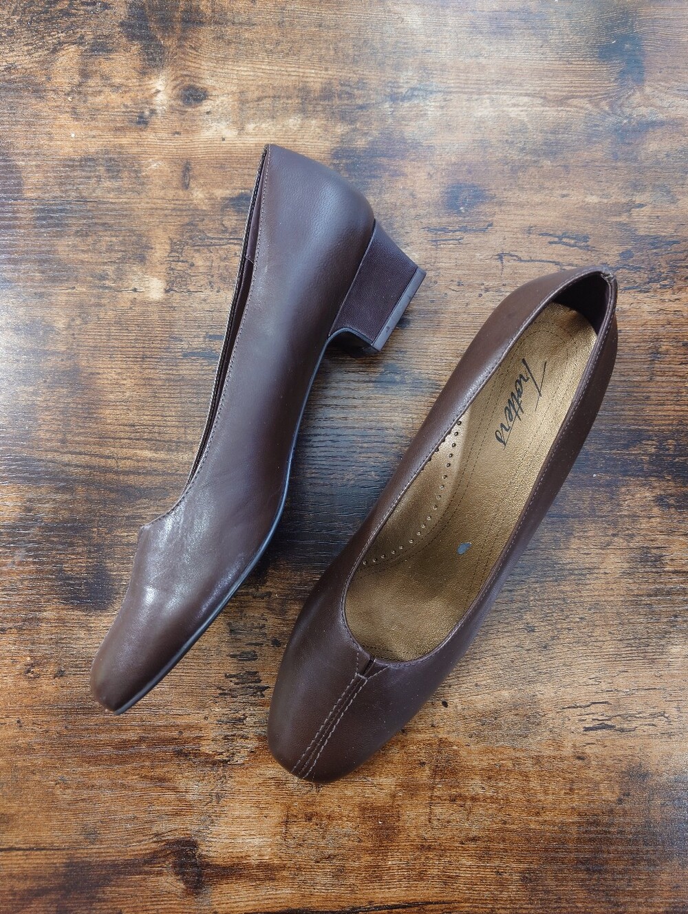 Trotters Brown Leather Low Heel Pumps Size 7.5 Narrow Office Career Shoes